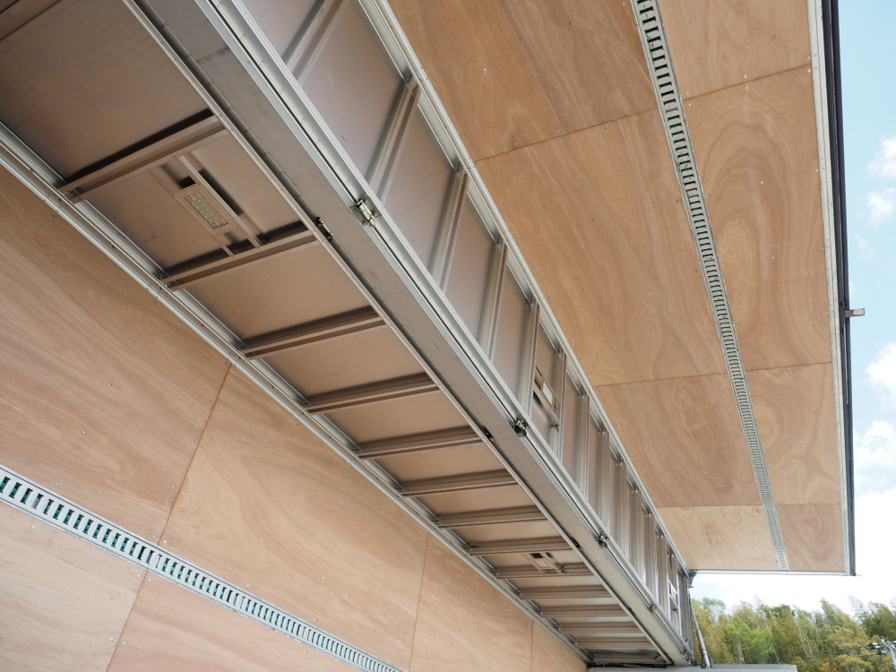 いすゞ ギガ ウイング車 大型 QKG-CYJ77A 年式 H26[写真22]