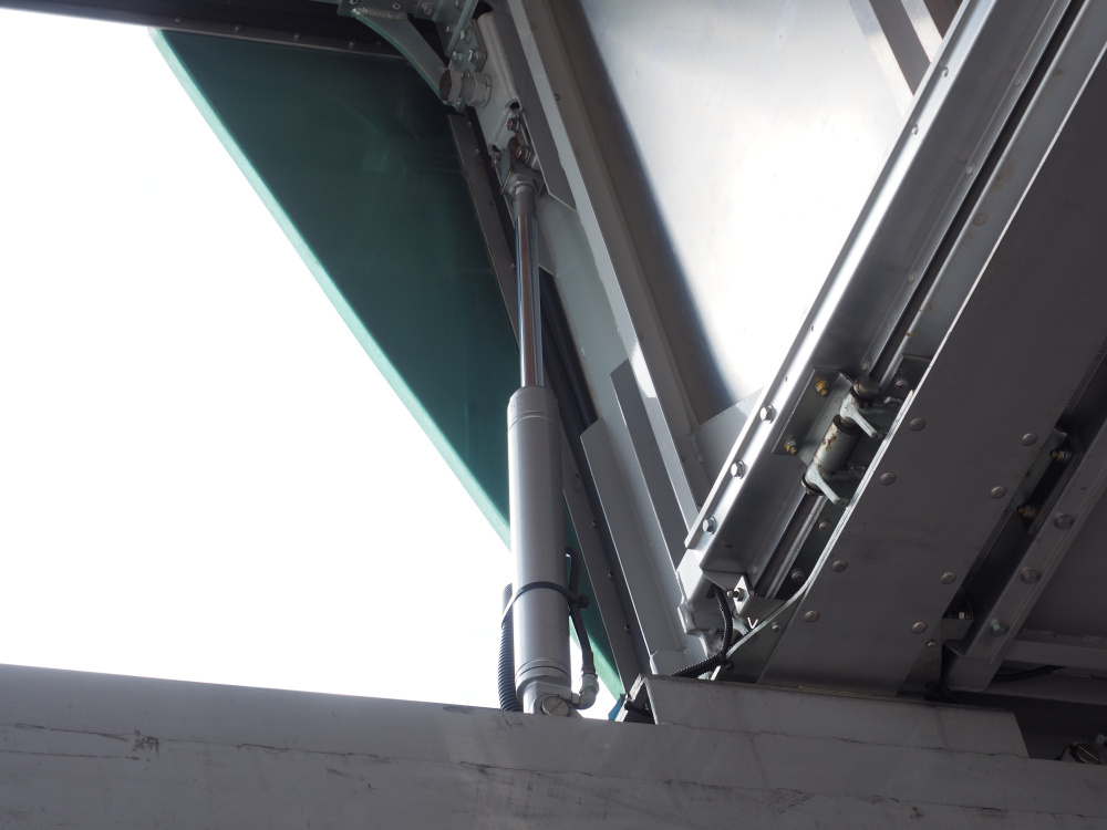 いすゞ ギガ ウイング車 大型 QKG-CYJ77A 年式 H26[写真18]