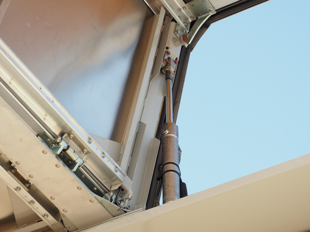 いすゞ ギガ ウイング車 大型 QKG-CYJ77A 年式 H26[写真17]