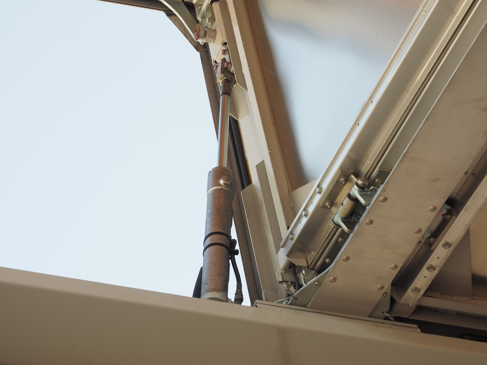 いすゞ ギガ ウイング車 大型 QKG-CYJ77A 年式 H26[写真12]