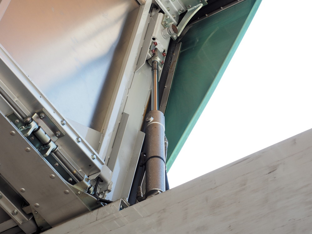 いすゞ ギガ ウイング車 大型 QKG-CYJ77A 年式 H26[写真11]