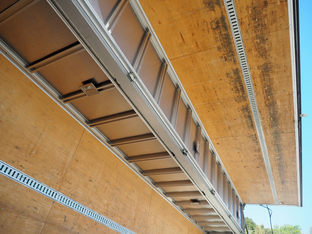 いすゞ ギガ ウイング車 大型 QKG-CYJ77A 年式 H26[写真20]