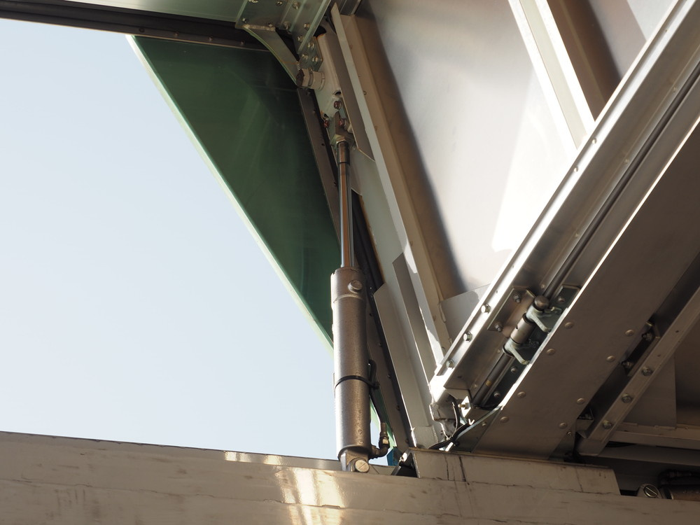 いすゞ ギガ ウイング車 大型 QKG-CYJ77A 年式 H26[写真14]