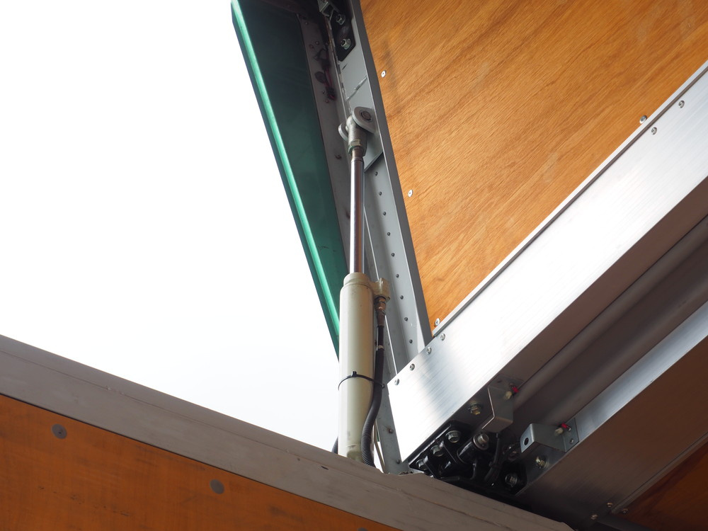 日野 プロフィア ウイング車 大型 2DG-FW1AHG 年式 H29[写真18]