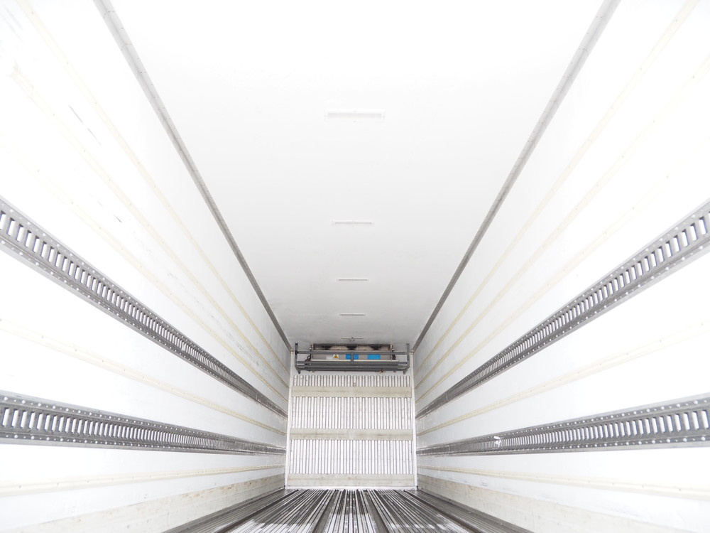 いすゞ ギガ 冷凍バン 大型 QPG-CYJ77B 年式 H29[写真16]