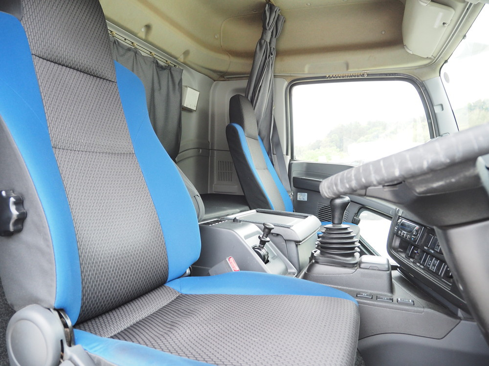 いすゞ ギガ 冷凍バン 大型 QPG-CYJ77B 年式 H29[写真20]