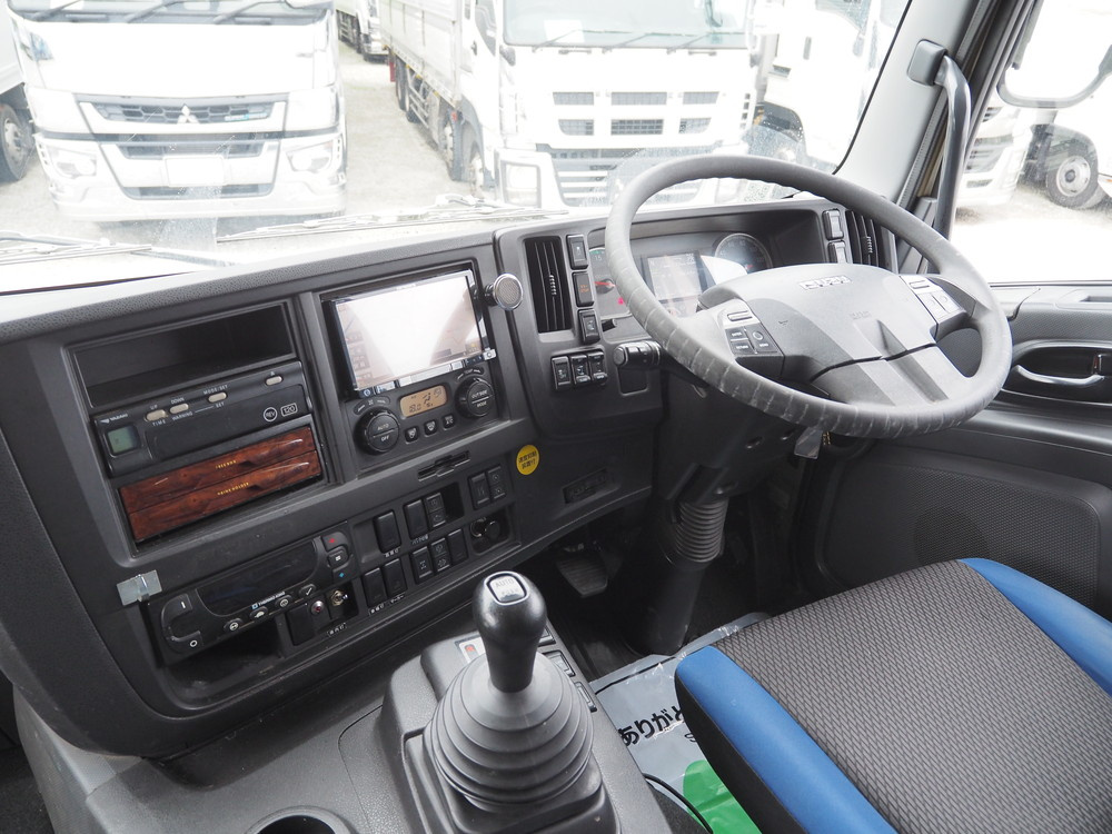 いすゞ ギガ 冷凍バン 大型 QPG-CYJ77B 年式 H29[写真22]