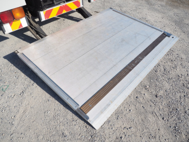 いすゞ フォワード ウイング車 中型 TKG-FRR90T2 年式 H26 [写真25]