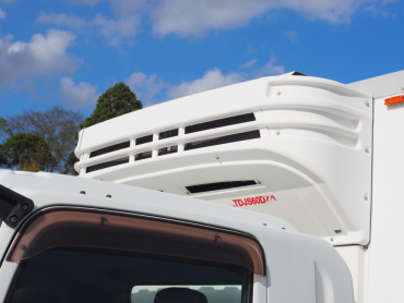 いすゞ フォワード 冷凍バン 中型 TKG-FRR90S2 年式 H27 [写真08]