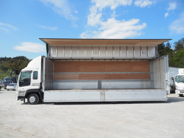 いすゞ ギガ ウイング車 大型 QKG-CYJ77A 年式 H26 [写真15]