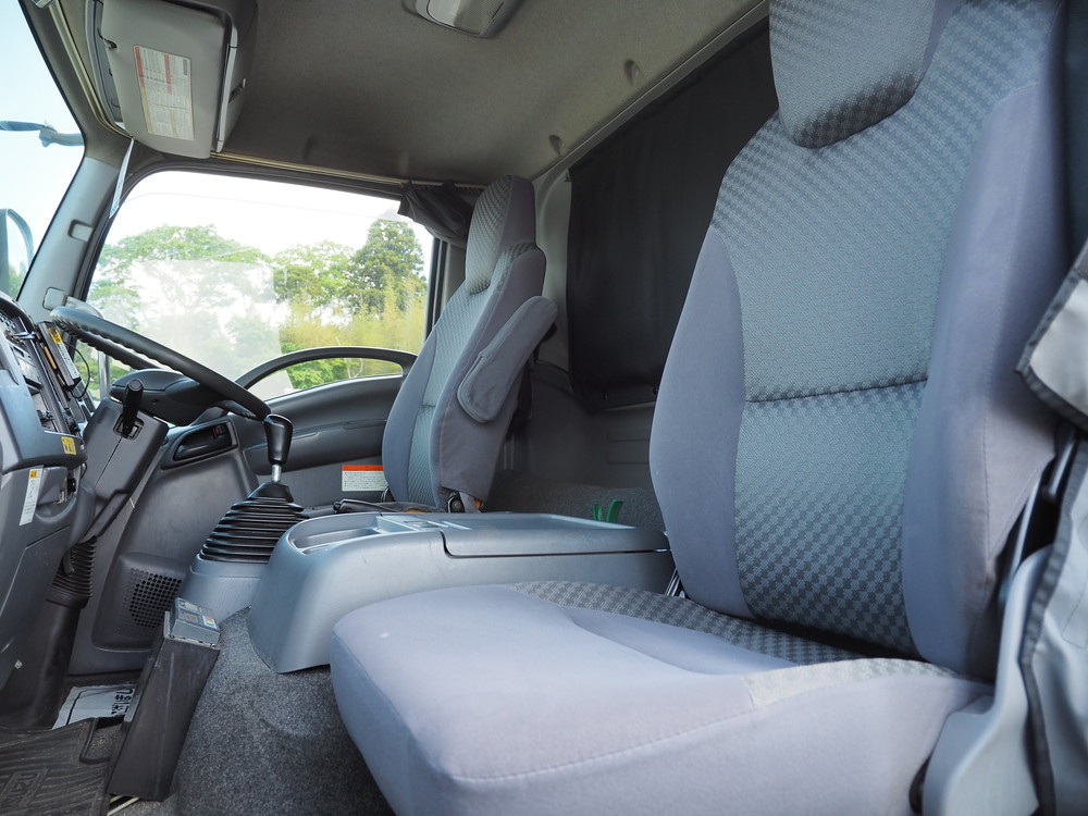 いすゞ フォワード 冷凍バン 中型 TKG-FRR90S2 年式 H29[写真30]