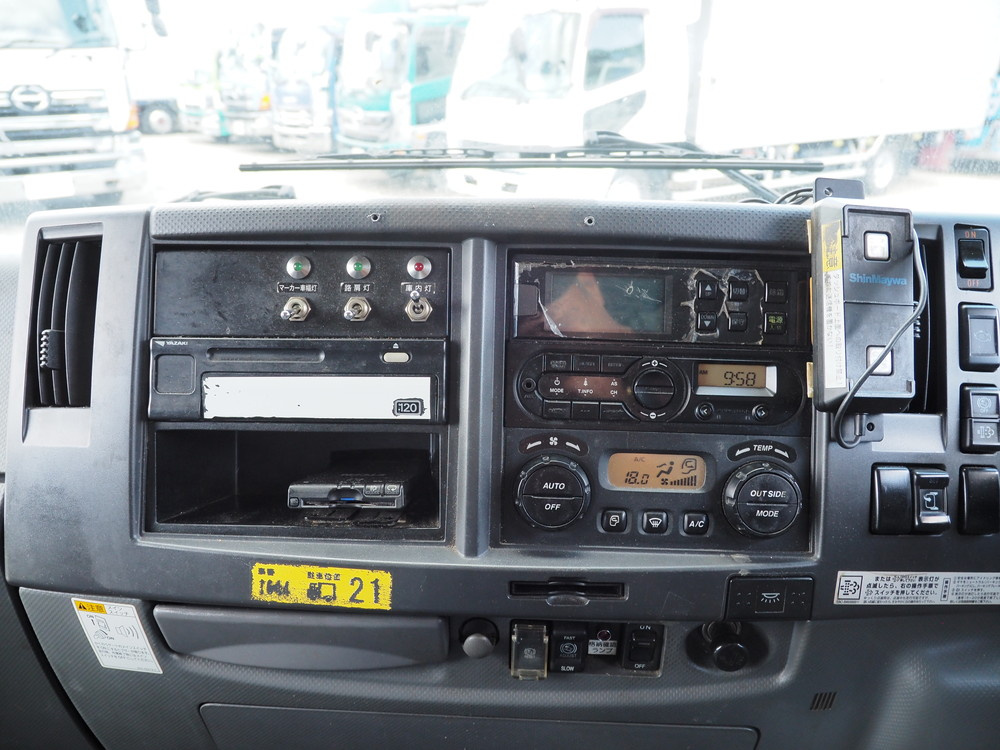 いすゞ フォワード 冷凍バン 中型 TKG-FRR90S2 年式 H29[写真27]