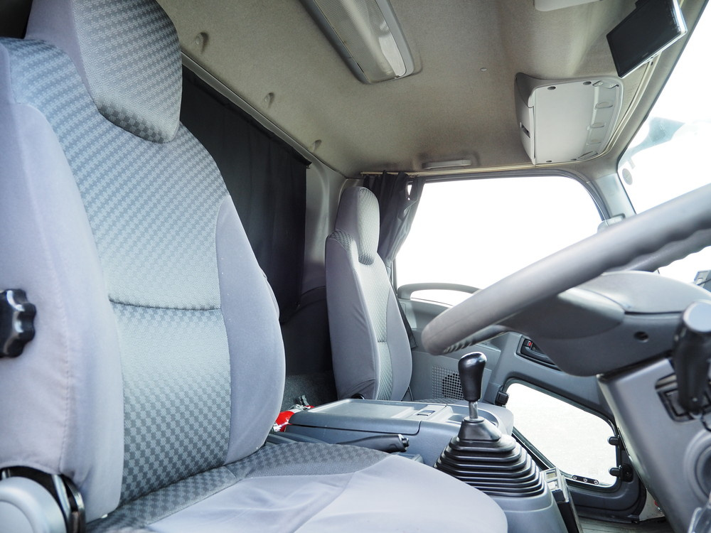 いすゞ フォワード 冷凍バン 中型 TKG-FRR90S2 年式 H29[写真26]