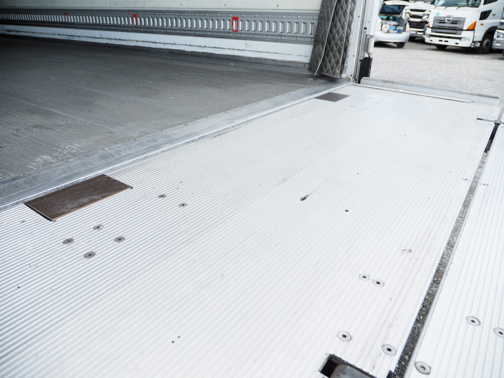 いすゞ フォワード 冷凍バン 中型 TKG-FRR90S2 年式 H29[写真25]