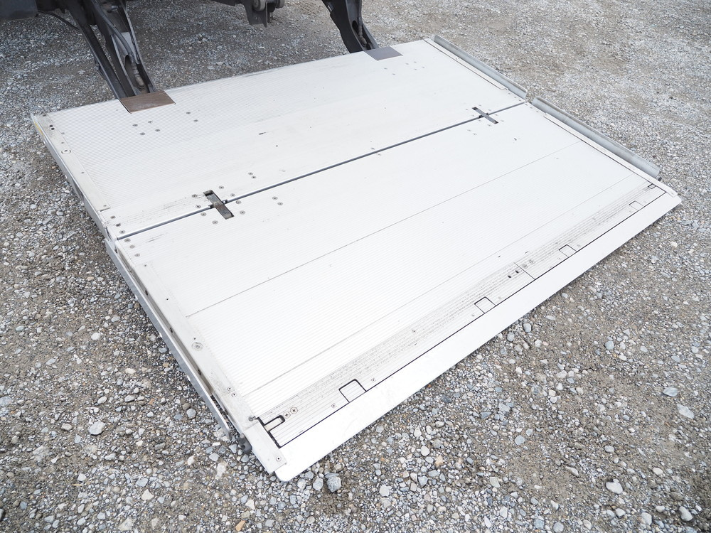 いすゞ フォワード 冷凍バン 中型 TKG-FRR90S2 年式 H29[写真24]