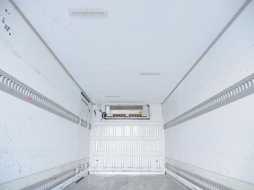 いすゞ フォワード 冷凍バン 中型 TKG-FRR90S2 年式 H29[写真17]