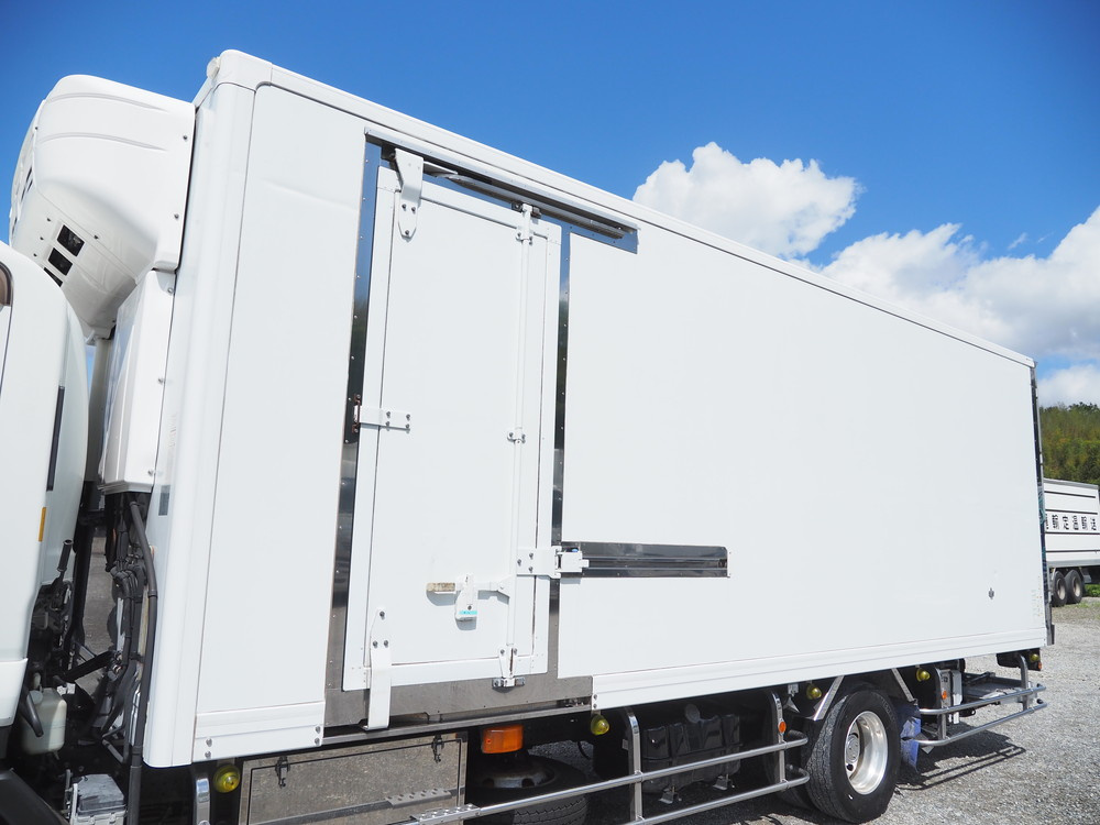 いすゞ フォワード 冷凍バン 中型 TKG-FRR90S2 年式 H29[写真13]