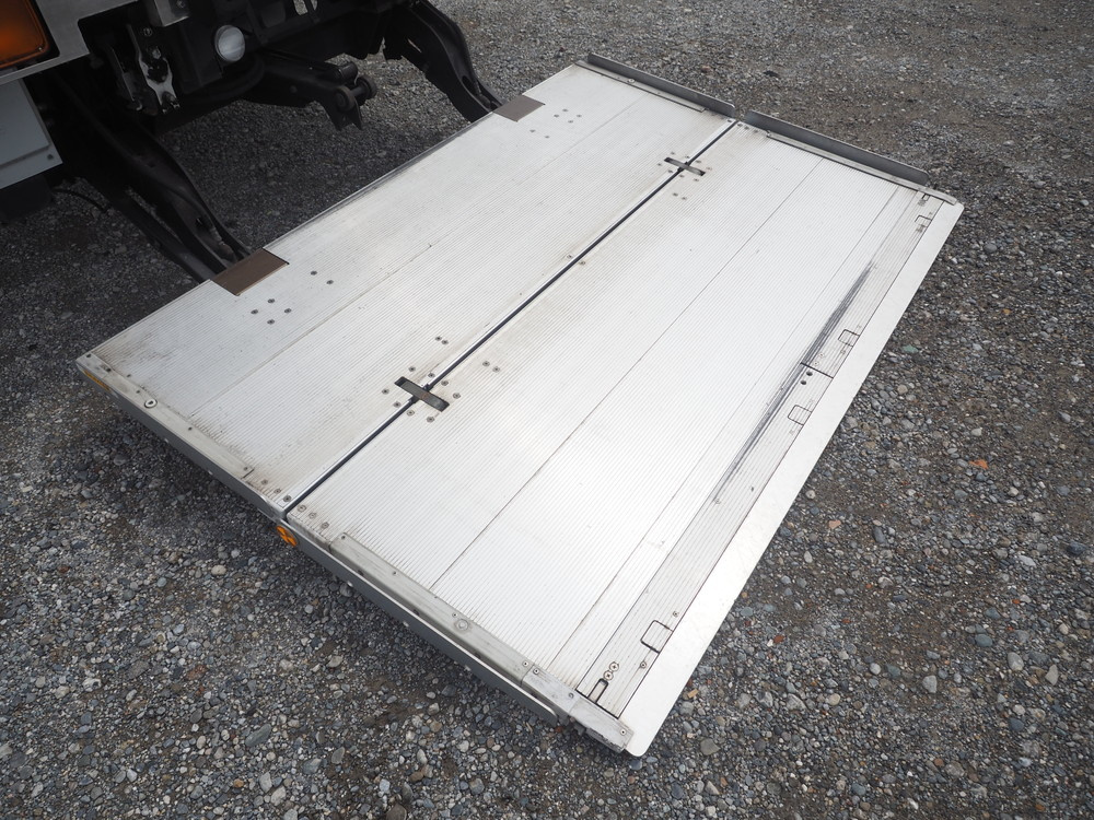 いすゞ フォワード 冷凍バン 中型 TKG-FRR90S2 年式 H26[写真21]