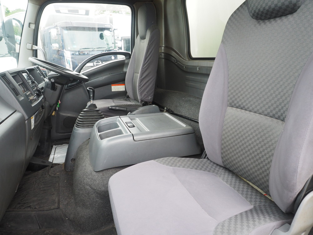 いすゞ フォワード 冷凍バン 中型 TKG-FRR90S2 年式 H26[写真26]