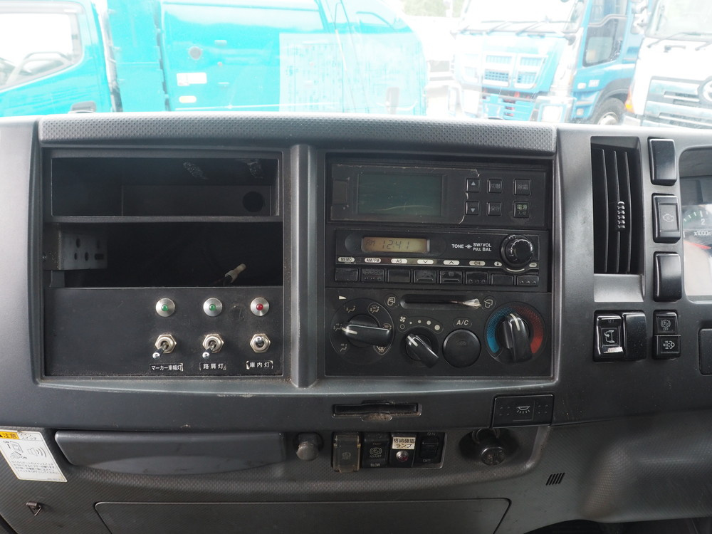いすゞ フォワード 冷凍バン 中型 TKG-FRR90S2 年式 H26[写真24]