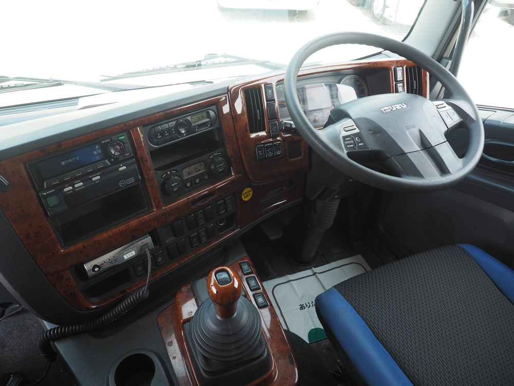 いすゞ ギガ ウイング車 大型 QPG-CYJ77B 年式 H28[写真35]