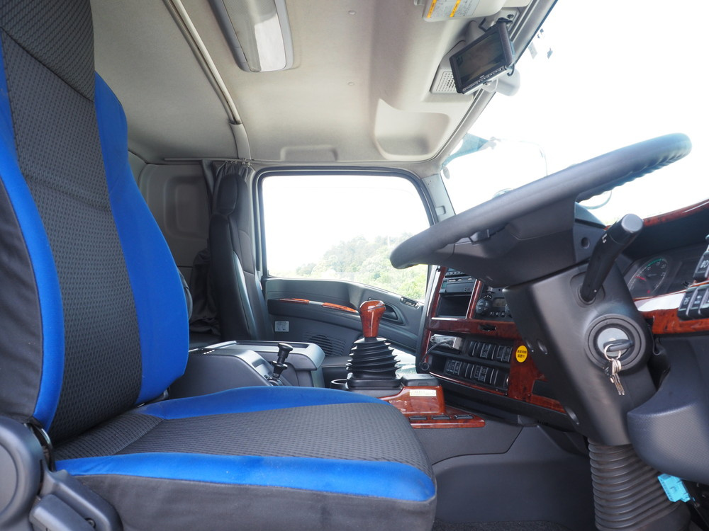 いすゞ ギガ ウイング車 大型 QPG-CYJ77B 年式 H28[写真33]