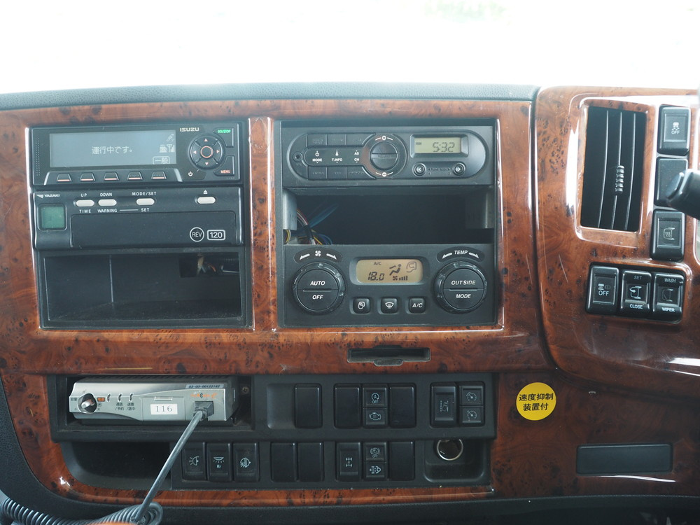 いすゞ ギガ ウイング車 大型 QPG-CYJ77B 年式 H28[写真37]