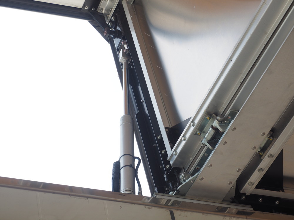 いすゞ ギガ ウイング車 大型 QPG-CYJ77B 年式 H28[写真17]