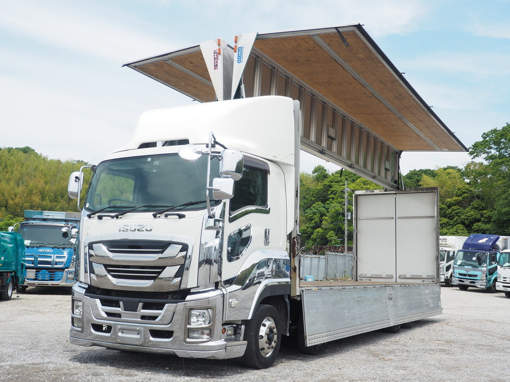いすゞ ギガ ウイング車 大型 QPG-CYJ77B 年式 H28[写真02]