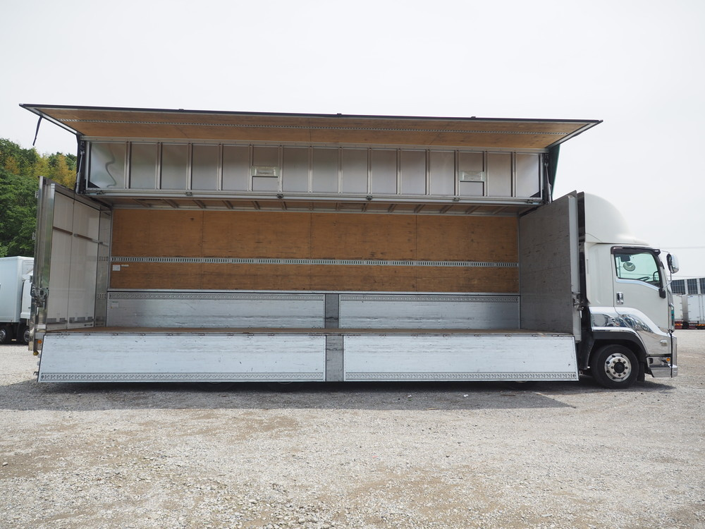 いすゞ ギガ ウイング車 大型 QPG-CYJ77B 年式 H28[写真15]