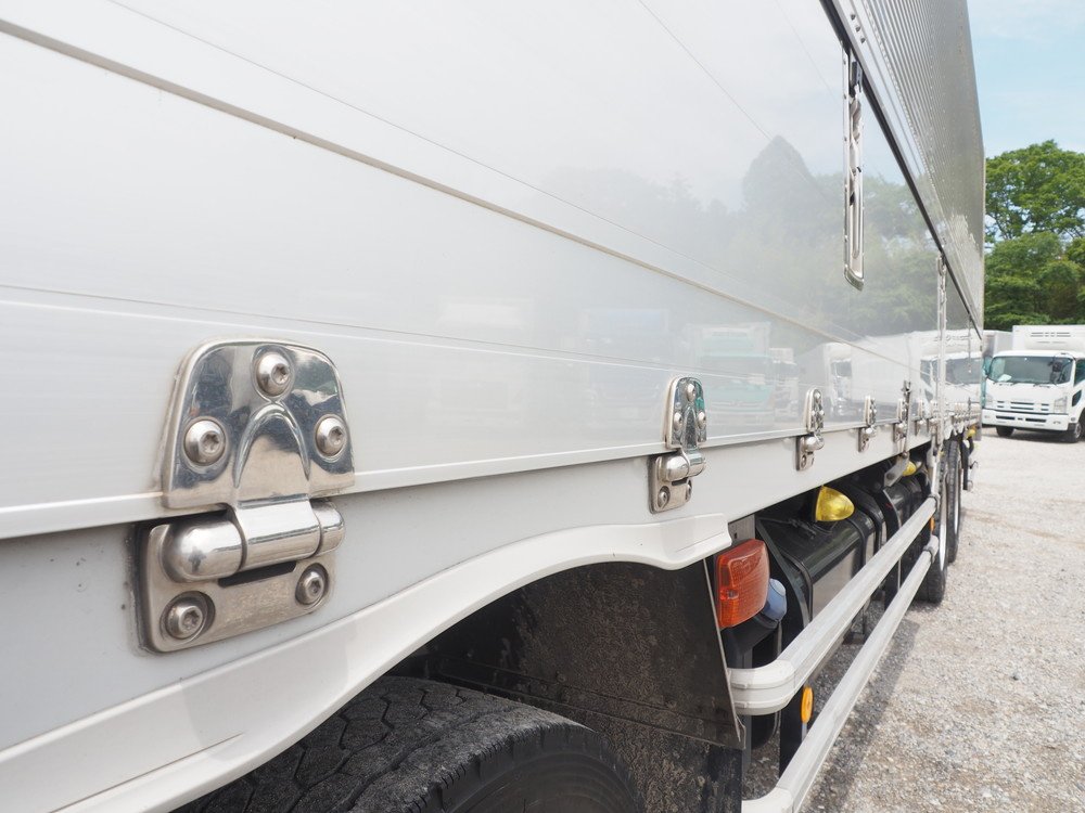 いすゞ ギガ ウイング車 大型 QPG-CYJ77B 年式 H28[写真10]