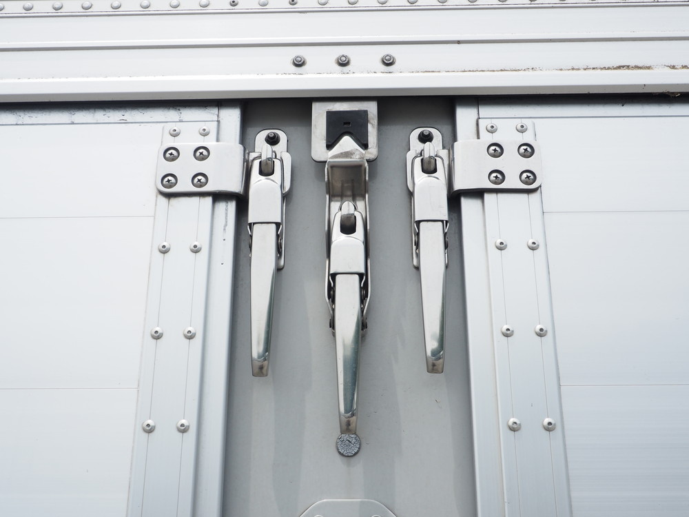 いすゞ ギガ ウイング車 大型 QPG-CYJ77B 年式 H28[写真11]