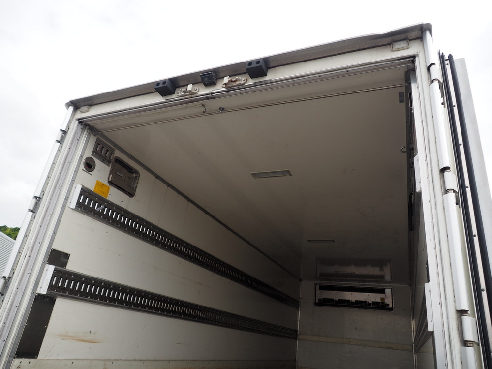 いすゞ フォワード 冷凍バン 中型 TKG-FRR90T2 年式 H26[写真10]