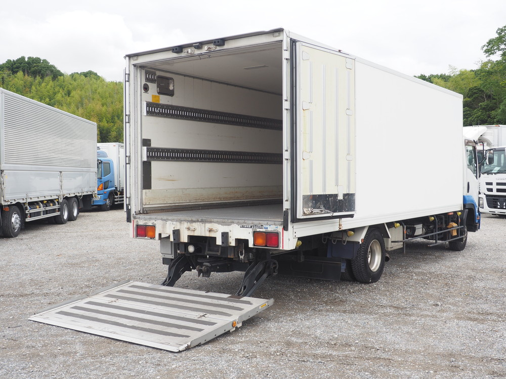 いすゞ フォワード 冷凍バン 中型 TKG-FRR90T2 年式 H26[写真19]