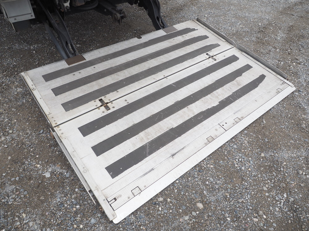 いすゞ フォワード 冷凍バン 中型 TKG-FRR90T2 年式 H26[写真20]