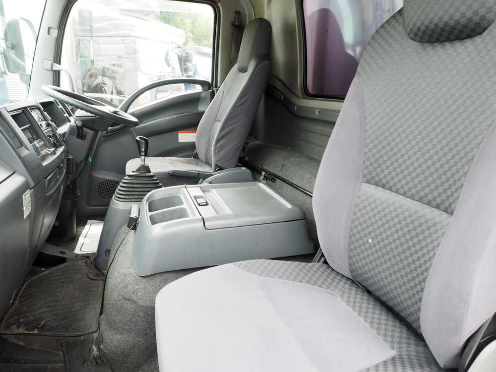 いすゞ フォワード 冷凍バン 中型 TKG-FRR90T2 年式 H26[写真29]