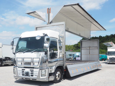 いすゞ ギガ ウイング車 大型 QKG-CYJ77A 年式 H27[写真02]