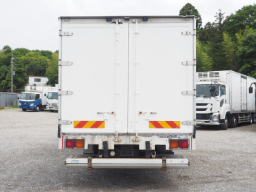 いすゞ フォワード 冷凍バン 中型 TKG-FRR90T2 年式 H26 [写真05]