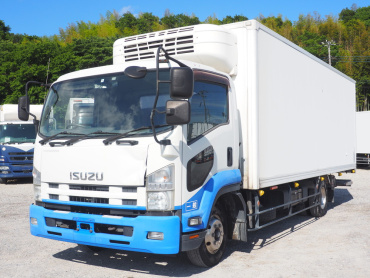 いすゞ フォワード 冷凍バン 中型 TKG-FRR90T2 年式 H26 [写真01]