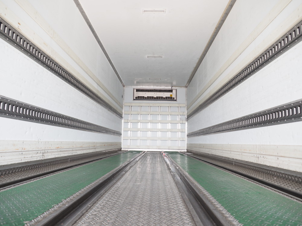 いすゞ ギガ 冷凍バン 大型 QKG-CYJ77AA 年式 H27[写真16]