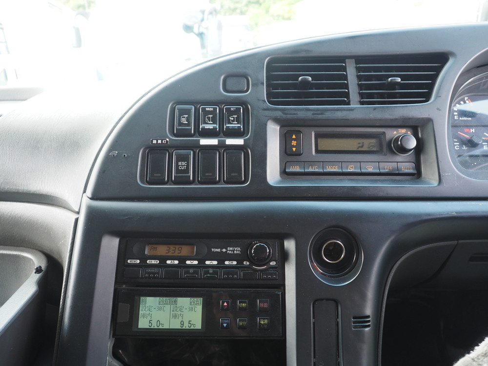 いすゞ ギガ 冷凍バン 大型 QKG-CYJ77AA 年式 H27[写真24]