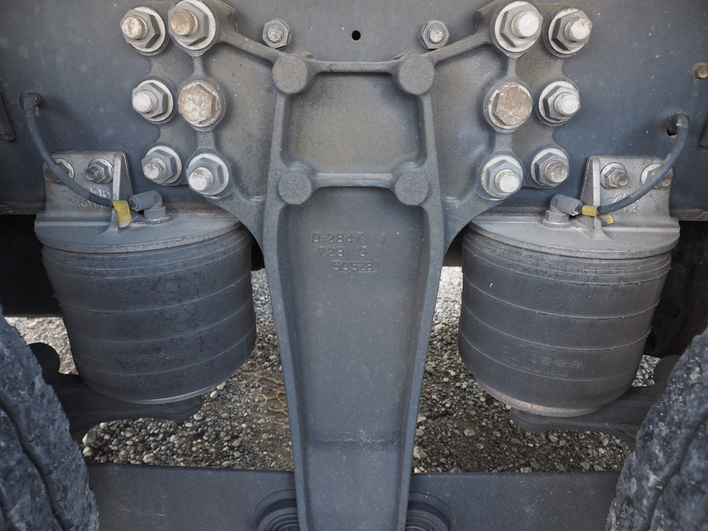 いすゞ ギガ 冷凍バン 大型 QKG-CYJ77AA 年式 H27[写真32]