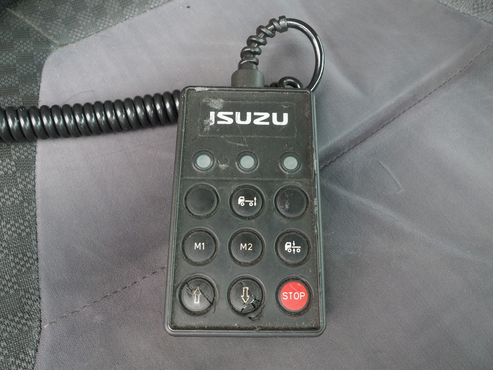 いすゞ フォワード 冷凍バン 中型 TKG-FRR90T2 年式 H26[写真29]