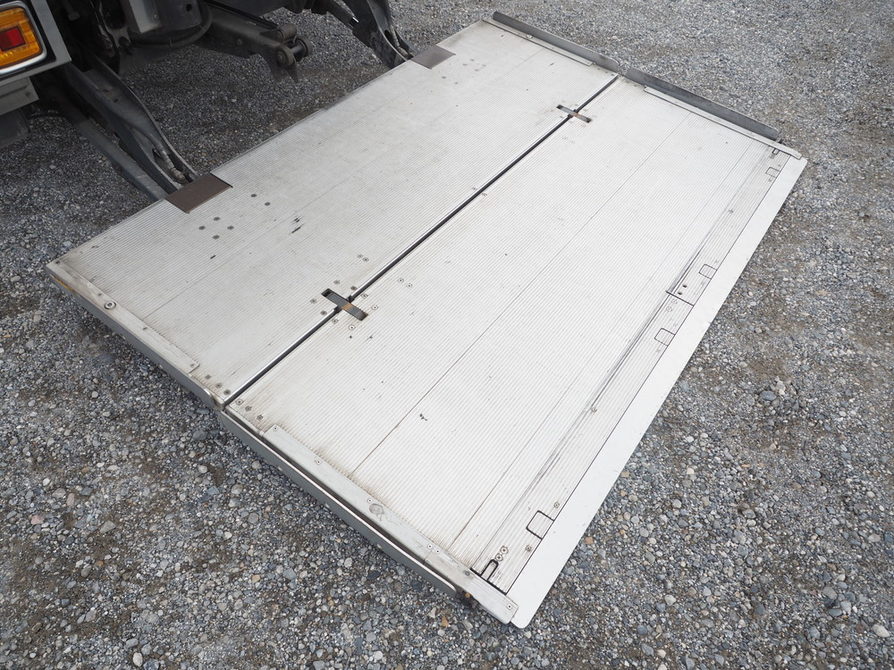 いすゞ フォワード 冷凍バン 中型 TKG-FRR90T2 年式 H26[写真20]