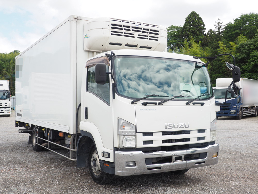 いすゞ フォワード 冷凍バン 中型 TKG-FRR90T2 年式 H26[写真03]