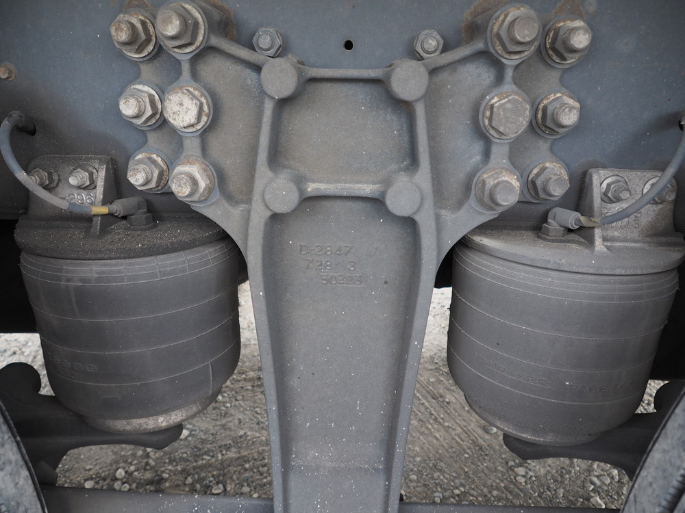 いすゞ ギガ ウイング車 大型 QKG-CYJ77A 年式 H27[写真41]