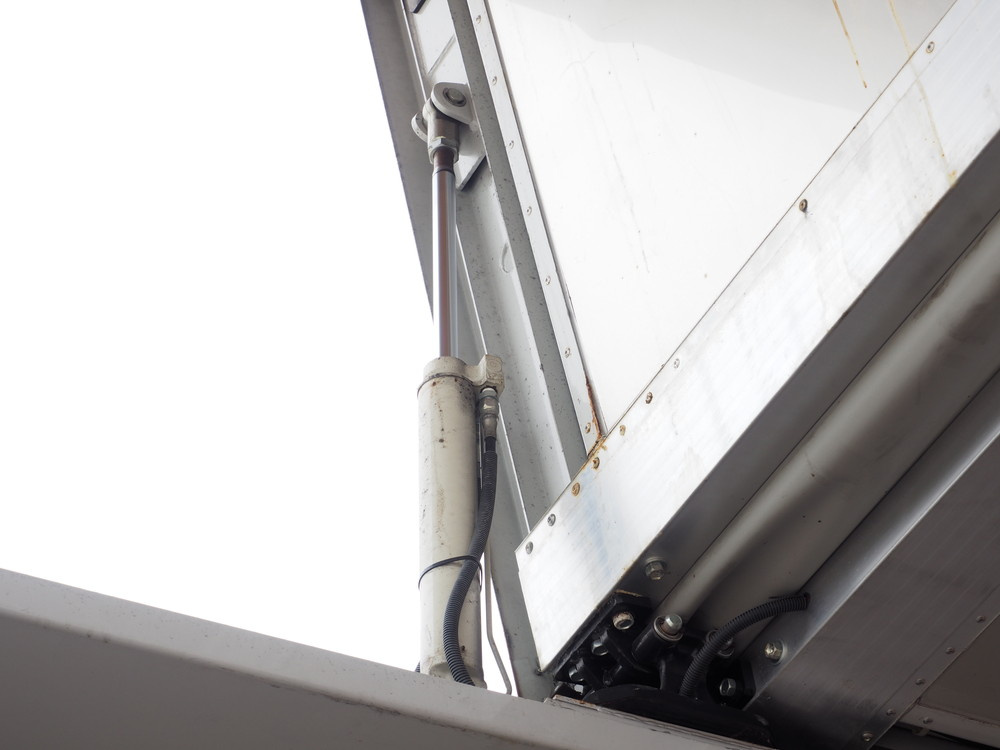 いすゞ ギガ ウイング車 大型 QKG-CYJ77A 年式 H27[写真12]