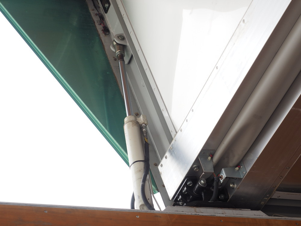 いすゞ ギガ ウイング車 大型 QKG-CYJ77A 年式 H27[写真16]