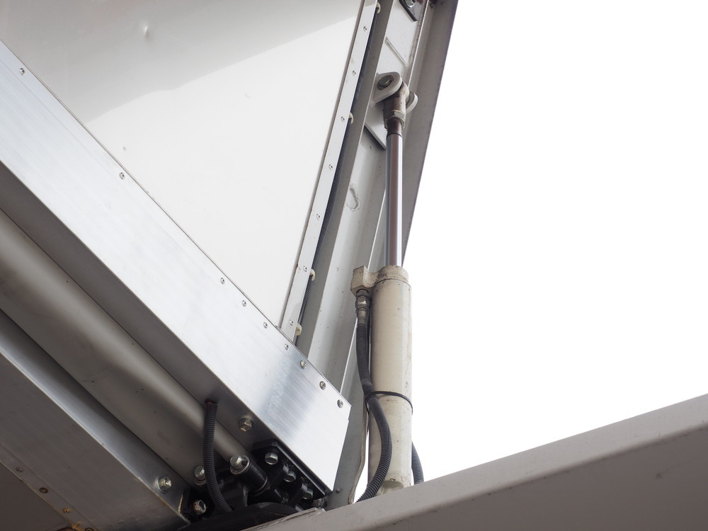 いすゞ ギガ ウイング車 大型 QKG-CYJ77A 年式 H27[写真17]