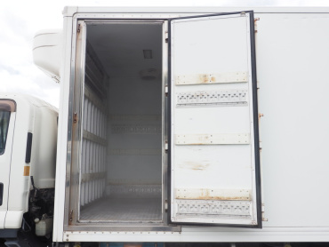 いすゞ フォワード 冷凍バン 中型 TKG-FRR90T2 年式 H26 [写真13]